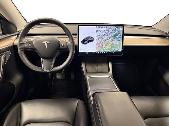 Tesla Model Y 12 of 20