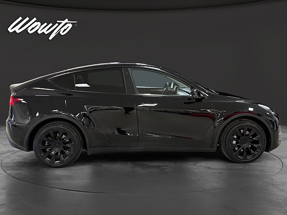 Tesla Model Y 3 of 20