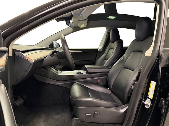 Tesla Model Y 8 of 20