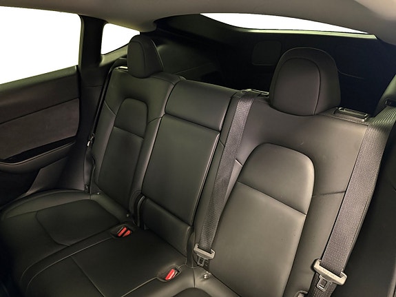 Tesla Model Y 10 of 20