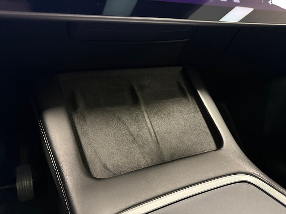Tesla Model Y 13 of 20