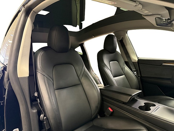 Tesla Model Y 11 of 20