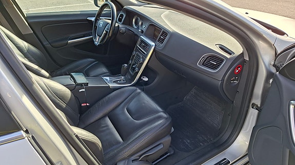 Volvo V60 7 of 8