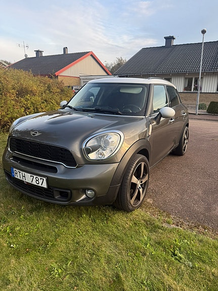 MINI Countryman Cooper S 2 of 4