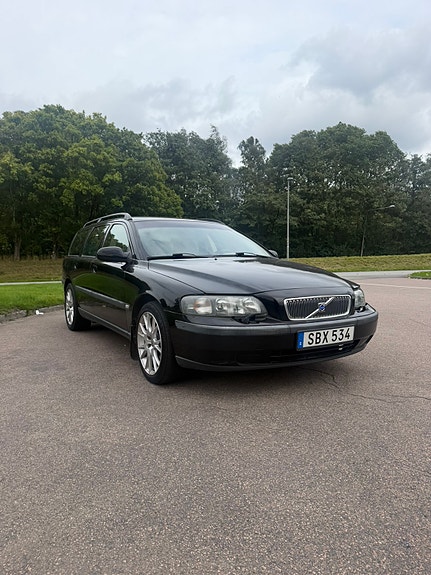 Volvo V70 2 of 8