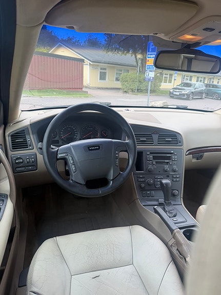 Volvo V70 6 of 8