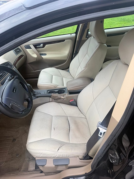 Volvo V70 7 of 8