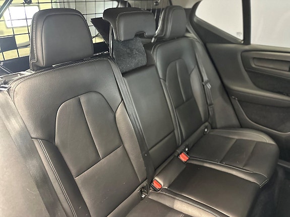 Volvo XC40 25 of 25
