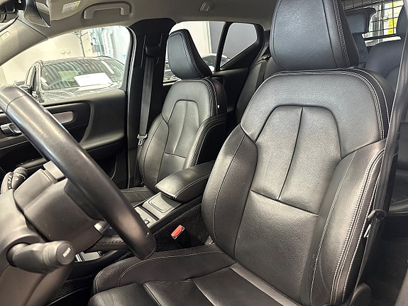 Volvo XC40 17 of 25