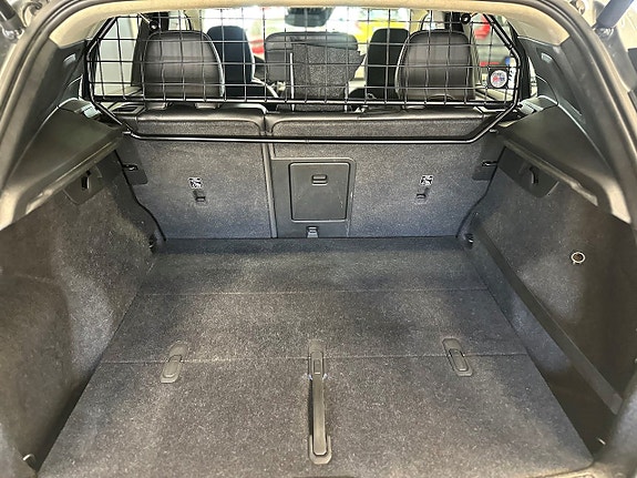Volvo XC40 8 of 25