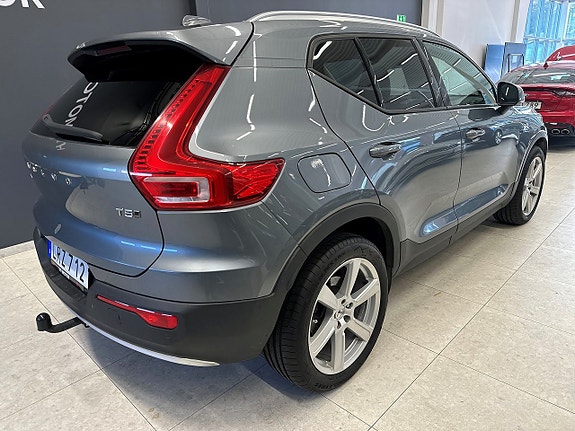 Volvo XC40 10 of 25