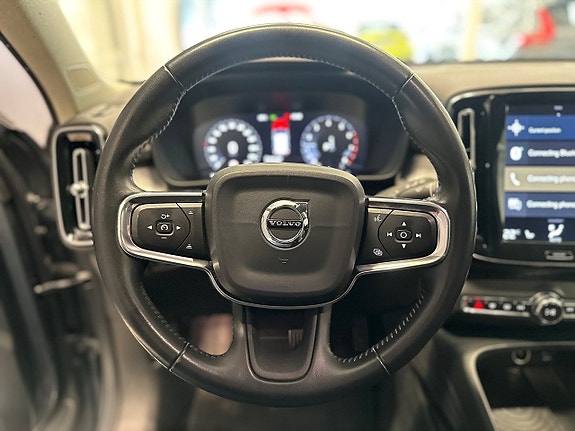 Volvo XC40 18 of 25