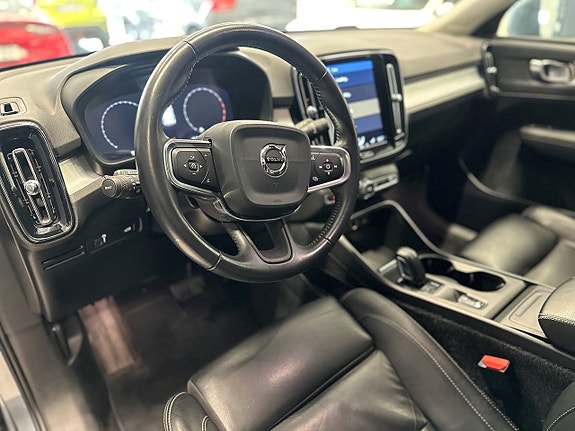 Volvo XC40 15 of 25