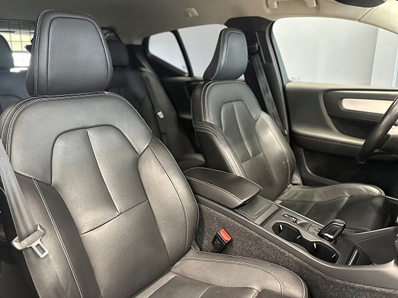 Volvo XC40 12 of 25