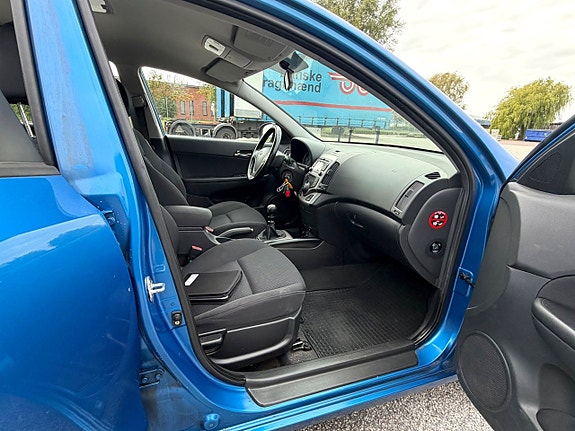 Hyundai i30 7 of 8
