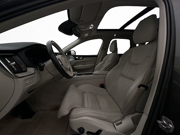 Volvo XC60 14 of 30