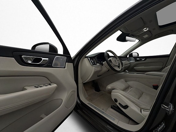 Volvo XC60 13 of 30