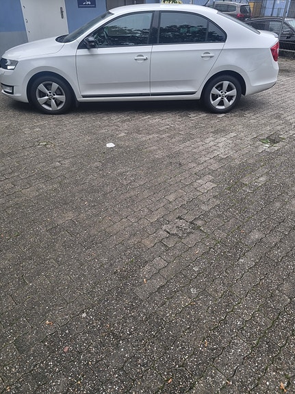 Skoda Rapid 6 of 10