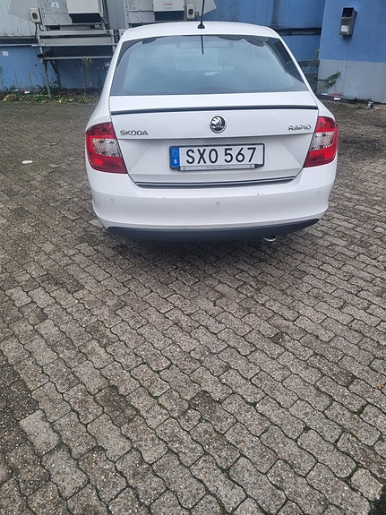 Skoda Rapid 3 of 10