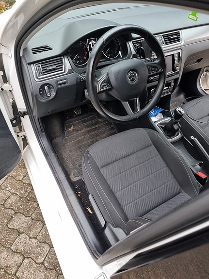 Skoda Rapid 7 of 10
