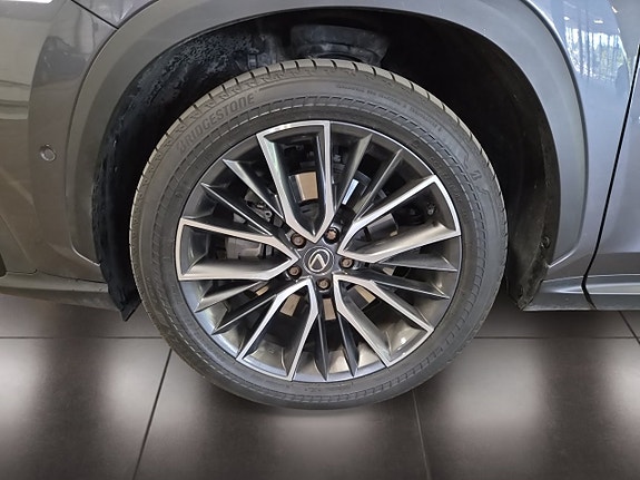Lexus NX450h+ 9 of 23