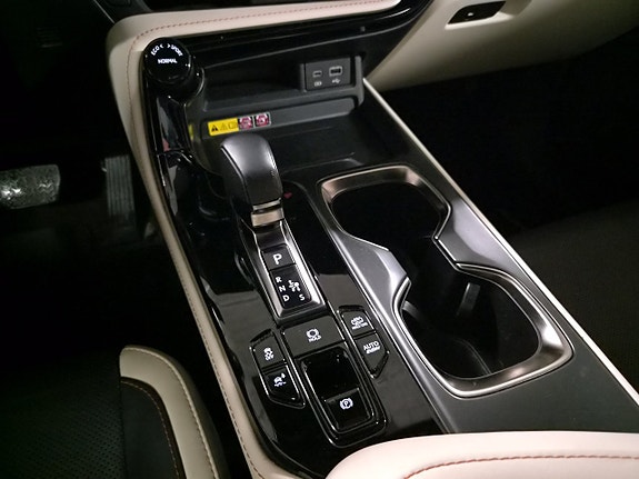 Lexus NX450h+ 15 of 23