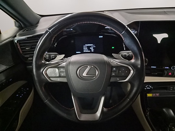 Lexus NX450h+ 16 of 23