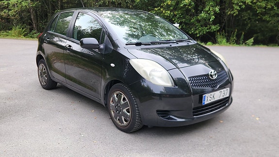 Toyota Yaris 7 of 13