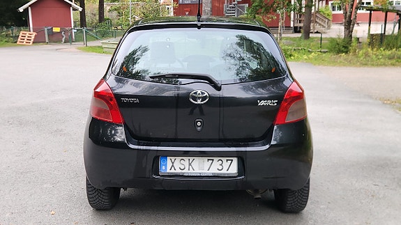 Toyota Yaris 4 of 13