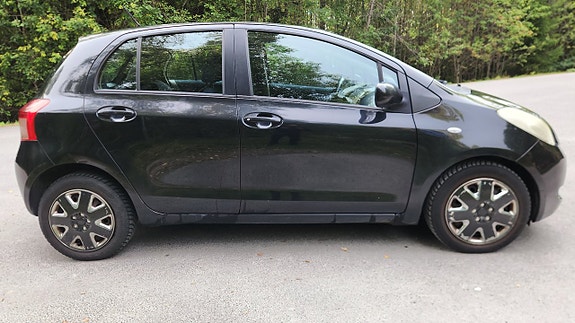 Toyota Yaris 6 of 13