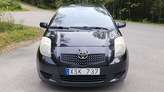 Toyota Yaris 8 of 13