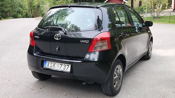 Toyota Yaris 5 of 13