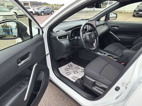 Toyota Corolla Cross 18 of 27