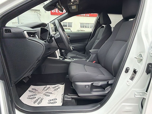 Toyota Corolla Cross 19 of 27
