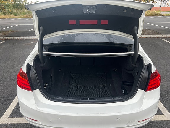 BMW 320d 6 of 12