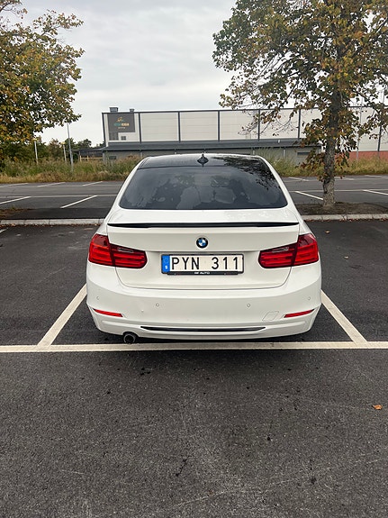 BMW 320d 2 of 12