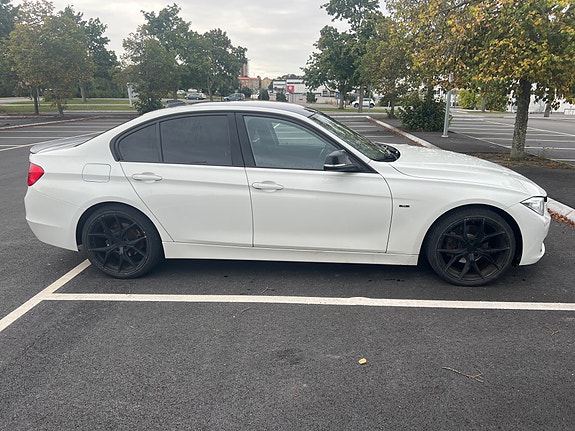 BMW 320d 4 of 12