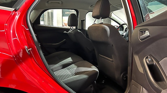 Ford Focus 8 of 15