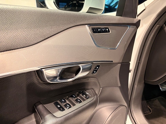 Volvo XC90 27 of 30