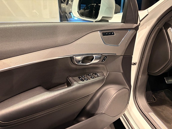 Volvo XC90 26 of 30
