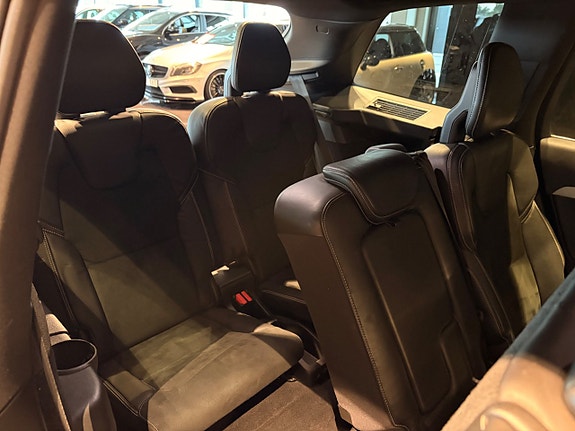 Volvo XC90 16 of 30