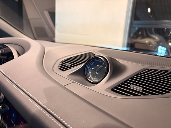 Porsche Cayenne 15 of 30