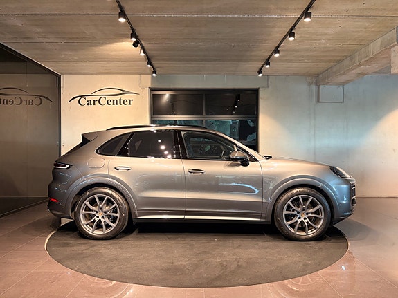Porsche Cayenne 11 of 30