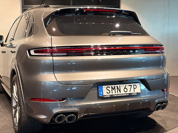 Porsche Cayenne 8 of 30