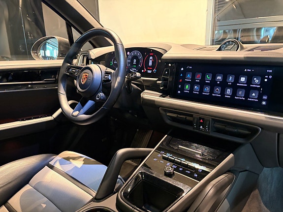 Porsche Cayenne 12 of 30