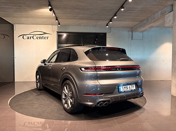 Porsche Cayenne 7 of 30