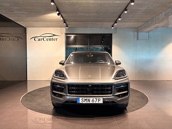 Porsche Cayenne 9 of 30