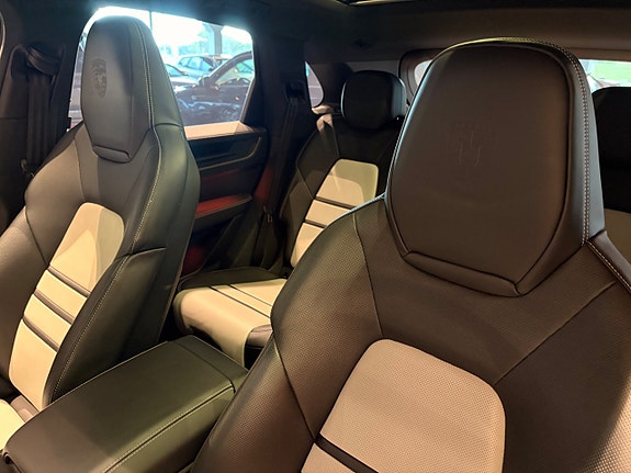 Porsche Cayenne 29 of 30