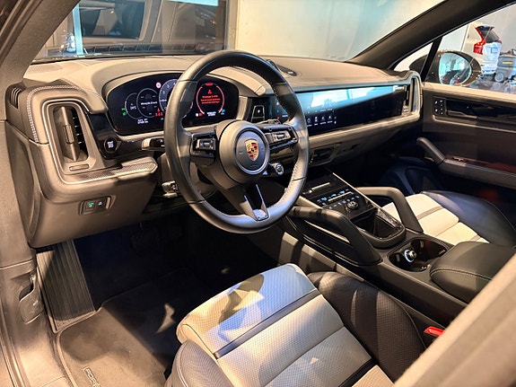 Porsche Cayenne 26 of 30