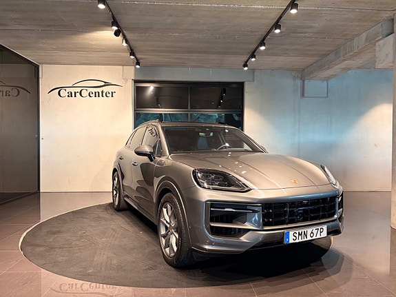 Porsche Cayenne 2 of 30